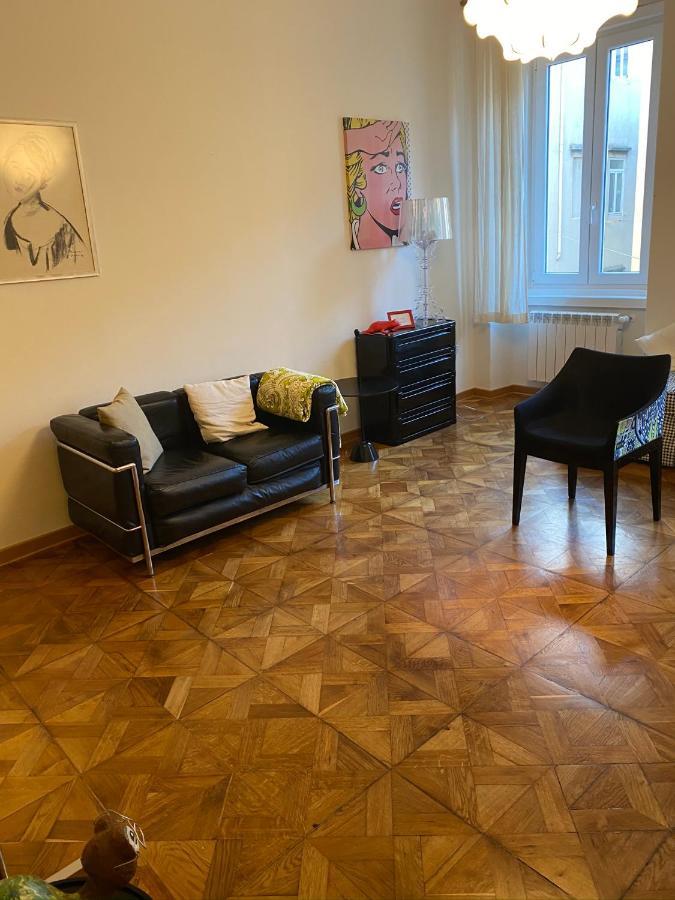 Alla Scalinata Del Teatro Rossetti Parcheggio Τεργέστη Εξωτερικό φωτογραφία