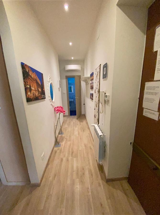 Alla Scalinata Del Teatro Rossetti Parcheggio Τεργέστη Εξωτερικό φωτογραφία