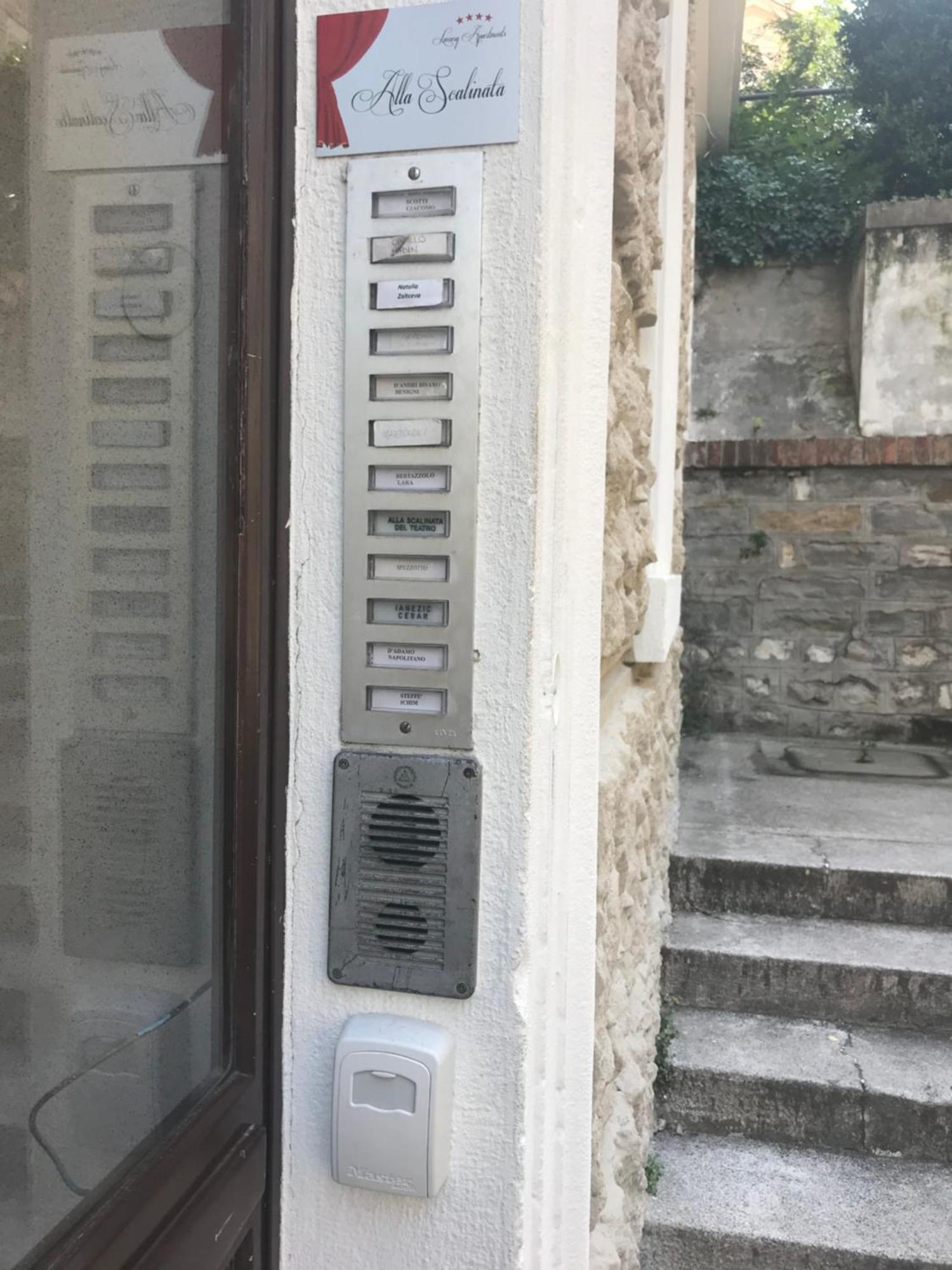 Alla Scalinata Del Teatro Rossetti Parcheggio Τεργέστη Εξωτερικό φωτογραφία