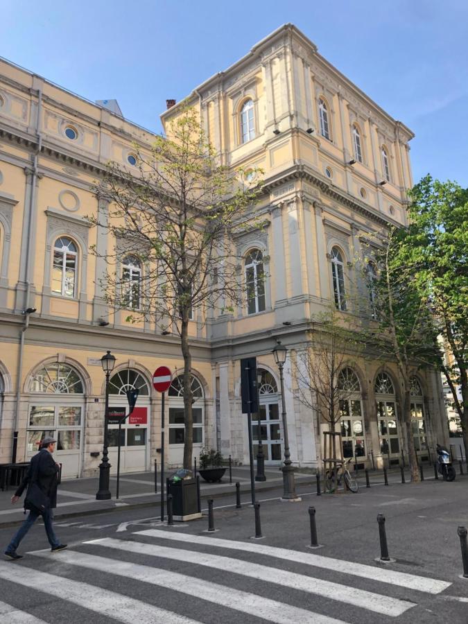 Alla Scalinata Del Teatro Rossetti Parcheggio Τεργέστη Εξωτερικό φωτογραφία